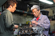 大鶴義丹&夏木陽介エンジン組み付け